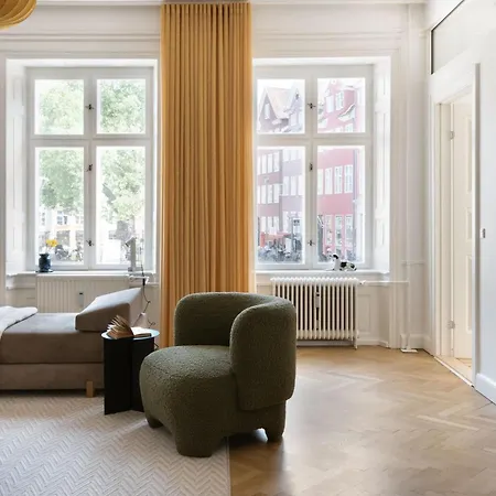 Former Dukes - 4 Bedrooms - 2 Bathroms Апартаменты