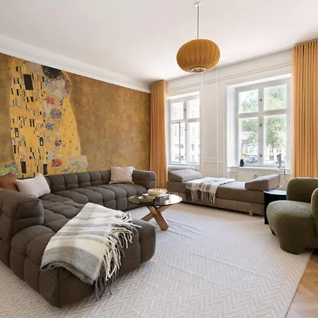 Former Dukes - 4 Bedrooms - 2 Bathroms Apartman *