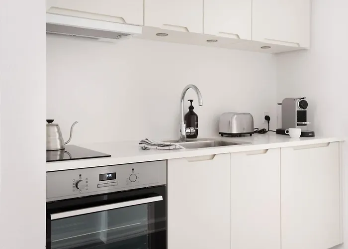 Апартаменты Former Dukes - 4 Bedrooms - 2 Bathroms
