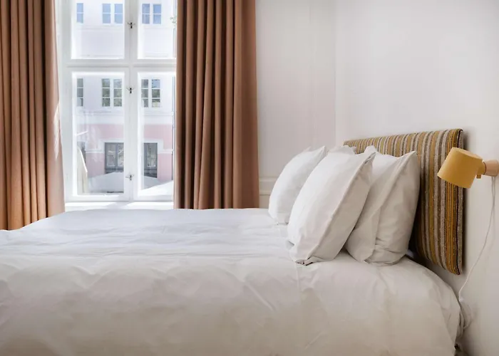 Former Dukes - 4 Bedrooms - 2 Bathroms Апартаменты