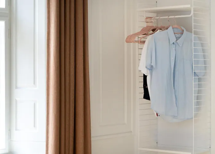 Former Dukes - 4 Bedrooms - 2 Bathroms Апартаменты