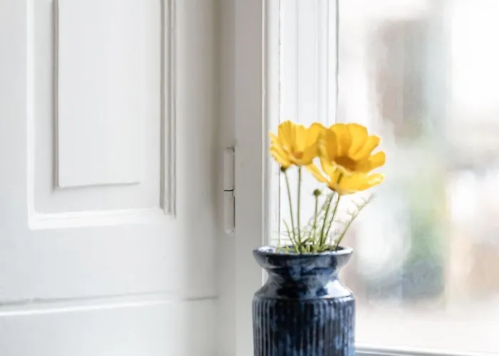 Former Dukes - 4 Bedrooms - 2 Bathroms *