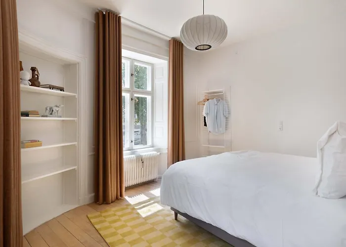 Former Dukes - 4 Bedrooms - 2 Bathroms Апартаменты *